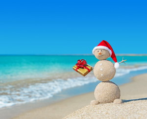 santa-present-beach-reduced